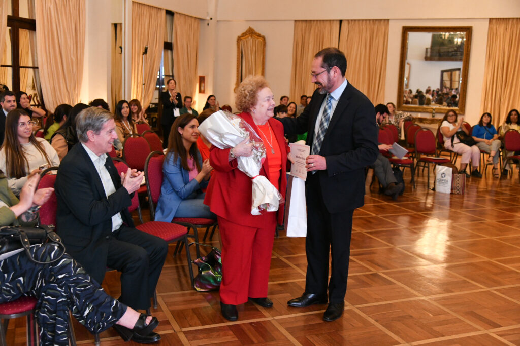 En el cierre se hizo entrega de un beneplácito para los asistentes especialistamente para la Defensora General de la Nación, Stella Maris Martínez.